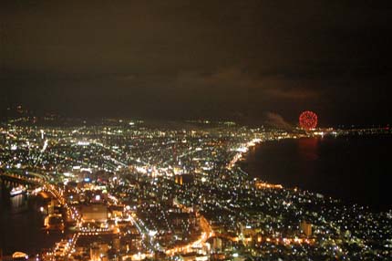 函館の夜景と花火.jpg