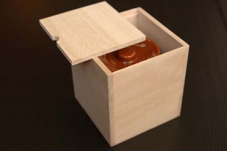壷入れ用の木箱